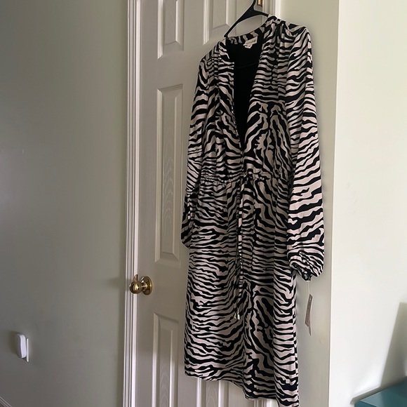 Brand new unused. From Macys. Animal print dress. Size M. - Picture 1 of 3